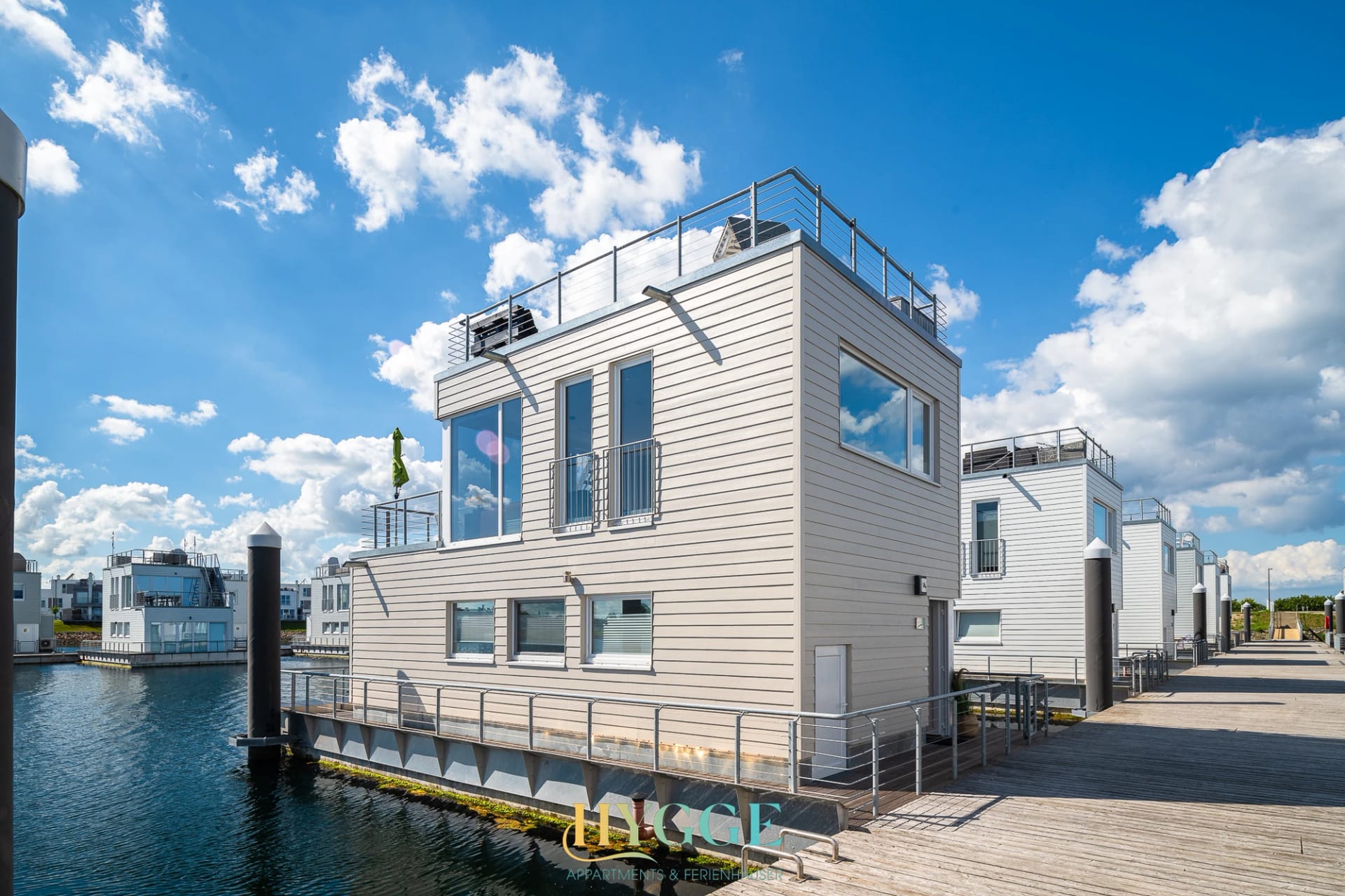 Hausboot Hygge – Schwimmendes Ferienhaus im Ostseeresort Olpenitz